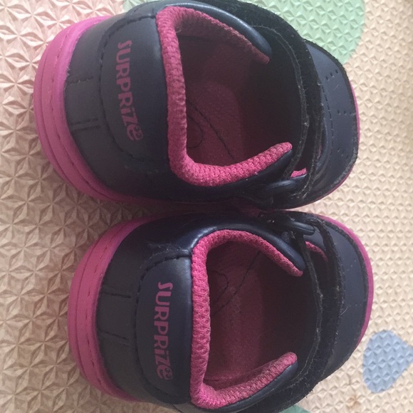 Surprise by STRIDE RITE baby girl shoe in size 2M - Picture 2 of 3